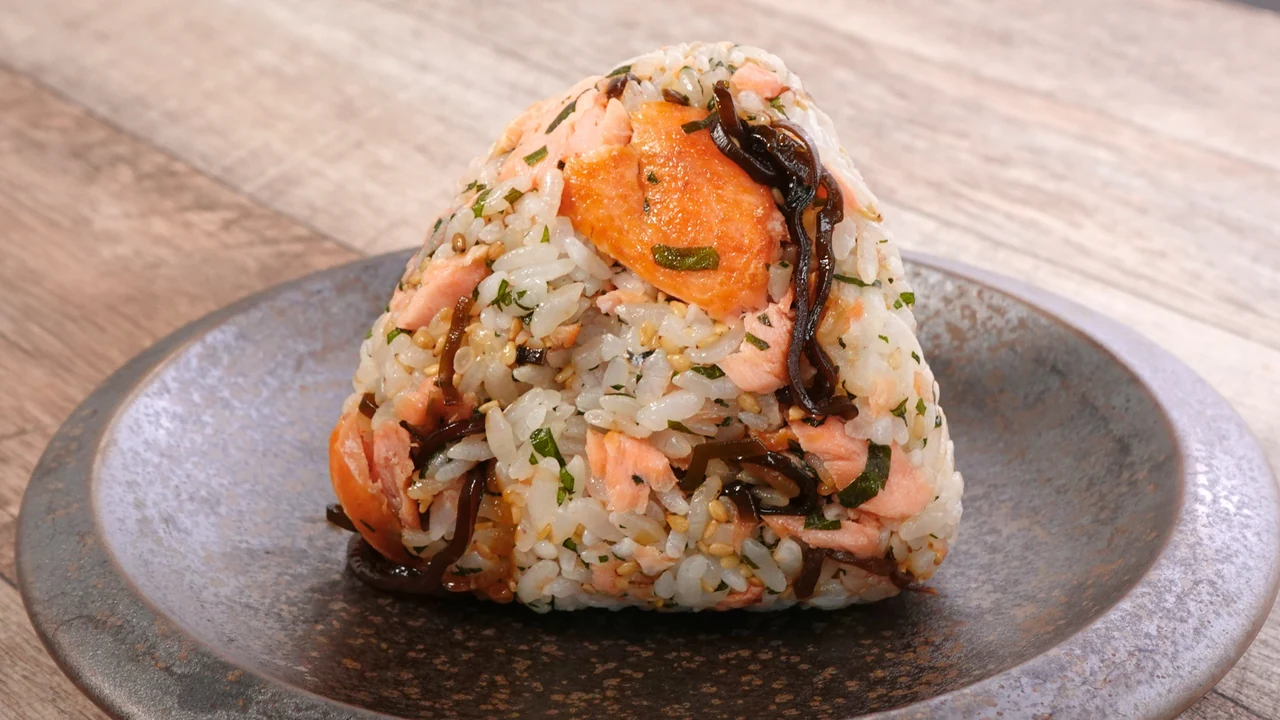 鮭と塩昆布のおにぎり