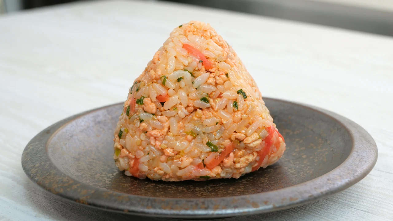 ピリ辛鶏そぼろおにぎり